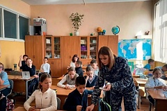 Столичные росгвардейцы провели уроки безопасности в школах Москвы и Подмосковья